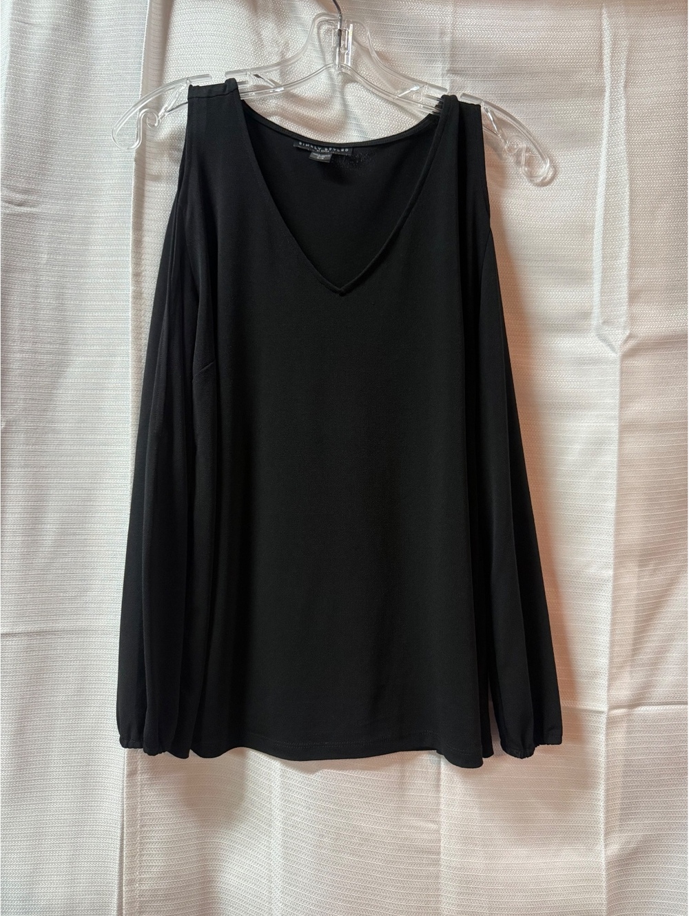 Simply Styled by Sears Black V-Neck Cold Shoulder Blouse Size M